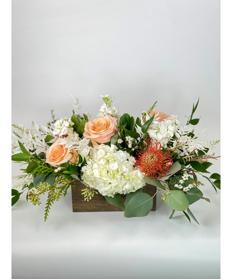 peach and cream spring centerpiece